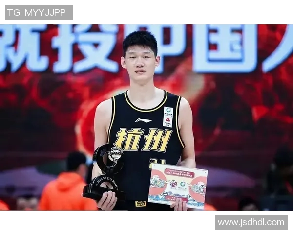 胡金秋：从青涩少年到篮球巨星的成长之路与奋斗故事